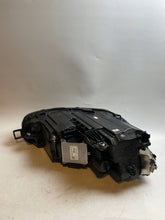 Laden Sie das Bild in den Galerie-Viewer, Frontscheinwerfer VW Passat 3J1941035 260424 LED Links Scheinwerfer Headlight SCH4025674750xz