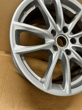 Laden Sie das Bild in den Galerie-Viewer, 1x Alufelge 19 Zoll 10.5" 5x130 971601025G Porsche Panamera 971 Rim Wheel FEL5716416250ul