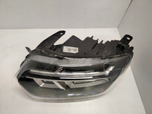 Laden Sie das Bild in den Galerie-Viewer, Frontscheinwerfer Dacia Duster 260101613R LED Links Scheinwerfer Headlight