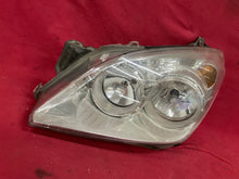 Laden Sie das Bild in den Galerie-Viewer, Frontscheinwerfer Opel Astra H 13239288LH Links Scheinwerfer Headlight SCH1119521950yc
