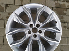 Laden Sie das Bild in den Galerie-Viewer, 1x Alufelge 18 Zoll 7.0&quot; 5x112 45ET Glanz Silber 658601025 Skoda Scala Rim Wheel