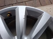 Load image into Gallery viewer, 1x Alufelge 17 Zoll 7.0" 5x112 43ET Silber 5N0601025AH VW Tiguan Rim Wheel FEL9860057179vx