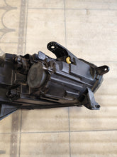 Laden Sie das Bild in den Galerie-Viewer, Frontscheinwerfer Dacia Sandero 260607161 LED Links Scheinwerfer Headlight