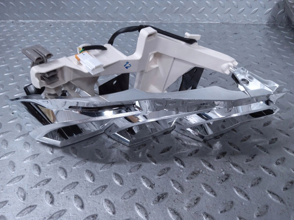 Frontscheinwerfer Toyota Yaris 81106K0080 Links Scheinwerfer Headlight SCH8443019504gx
