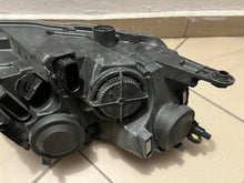 Laden Sie das Bild in den Galerie-Viewer, Frontscheinwerfer Skoda Rapid 5JB941015B Links Scheinwerfer Headlight SCH8213290038gl