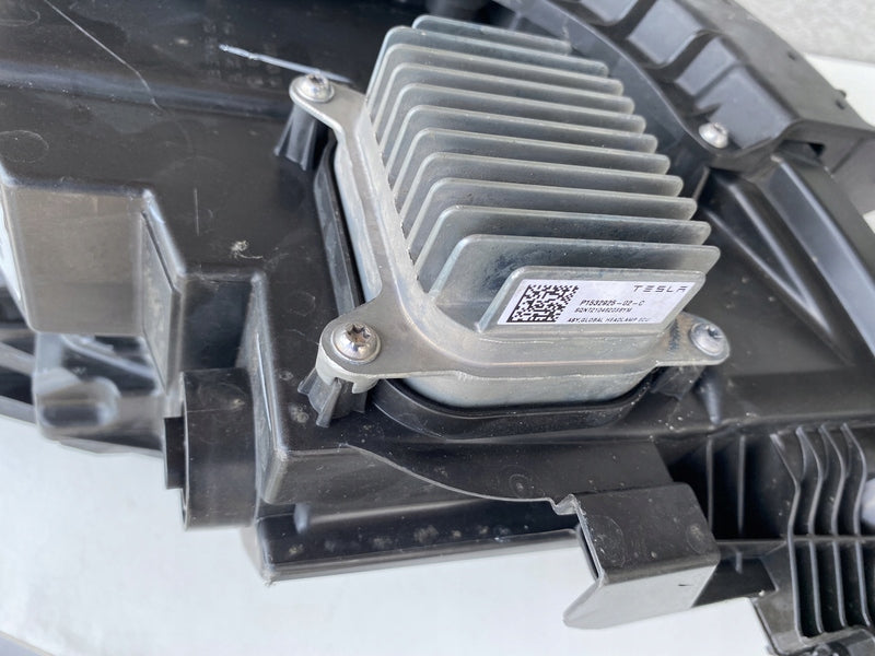 Frontscheinwerfer Tesla Model Y 1110796-00-D Ein Stück (Rechts oder Links)