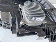 Laden Sie das Bild in den Galerie-Viewer, Frontscheinwerfer Tesla Model Y 1110796-00-D Ein Stück (Rechts oder Links)