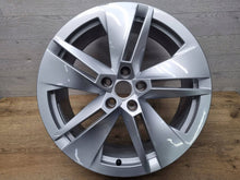 Laden Sie das Bild in den Galerie-Viewer, 1x Alufelge 19 Zoll 8.0" 5x112 45ET Glanz Silber 5LA601025B Skoda Enyaq Iv FEL5807616601jt
