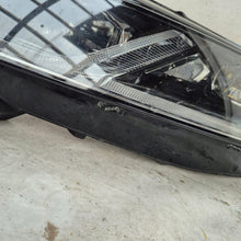Laden Sie das Bild in den Galerie-Viewer, Frontscheinwerfer Skoda Octavia IV 5E4941015A Full LED Rechts oder Links SCH2349209720pa