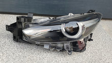 Laden Sie das Bild in den Galerie-Viewer, Frontscheinwerfer Mazda 3 Bm LED Links Scheinwerfer Headlight