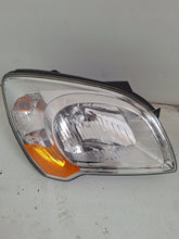 Laden Sie das Bild in den Galerie-Viewer, Frontscheinwerfer Kia Sportage II 921020Z110 FALSE Scheinwerfer Headlight SCH8705160461zo