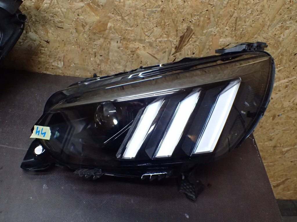 Frontscheinwerfer Peugeot 2008 II 9823193480 Ein Stück (Rechts oder Links)