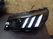Laden Sie das Bild in den Galerie-Viewer, Frontscheinwerfer Peugeot 2008 II 9823193480 Ein Stück (Rechts oder Links)