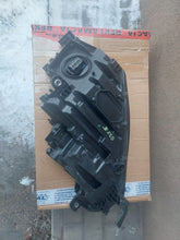 Laden Sie das Bild in den Galerie-Viewer, Frontscheinwerfer Skoda Octavia IV 5E4941016B Full LED FALSE Headlight SCH4196238965ev