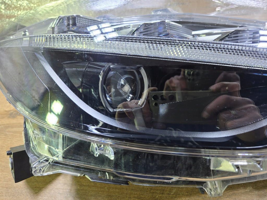 Frontscheinwerfer Toyota Corolla Rechts Scheinwerfer Headlight SCH7154683229vb