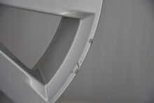 Load image into Gallery viewer, 1x Alufelge 17 Zoll 6.0" 5x112 48ET Glanz Silber 5G0601025K VW Rim Wheel FEL5172931524yv