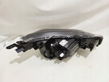 Laden Sie das Bild in den Galerie-Viewer, Frontscheinwerfer Toyota Yaris Cross LED Ein Stück (Rechts oder Links) Headlight SCH7774465607nw
