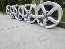 Laden Sie das Bild in den Galerie-Viewer, 4x Alufelge 16 Zoll 6.0" 5x112 43ET Glanz Silber 81A071496 Audi Q2 Rim Wheel FEL7152977141nl