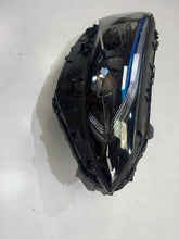 Laden Sie das Bild in den Galerie-Viewer, Frontscheinwerfer Mercedes-Benz Eqb NKO4525 Ein Stück (Rechts oder Links) SCH7248483424io