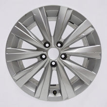 Laden Sie das Bild in den Galerie-Viewer, 1x Alufelge 16 Zoll 6.5&quot; 5x100 47ET Glanz Silber 2G0601025S VW Polo Rim Wheel