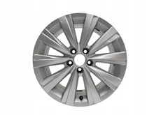 Laden Sie das Bild in den Galerie-Viewer, 1x Alufelge 16 Zoll 6.5&quot; 5x100 47ET Glanz Silber 2G0601025S VW Polo Rim Wheel