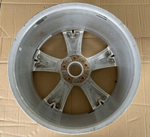 Laden Sie das Bild in den Galerie-Viewer, 1x Alufelge 19 Zoll 8.5" 5x112 32ET Glanz Silber 8T0601025F Audi A4 B8 Rim Wheel FEL7863124123jm