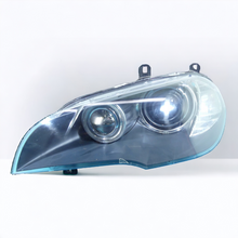 Laden Sie das Bild in den Galerie-Viewer, Frontscheinwerfer BMW X5 E70 0318098619 7158927 Xenon Links Headlight SCH6812390588lv