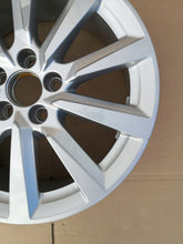 Load image into Gallery viewer, 1x Alufelge 16 Zoll 6.5&quot; 5x100 40ET Glanz Silber 82A601025C Audi A1 Rim Wheel