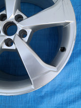 Load image into Gallery viewer, 1x Alufelge 19 Zoll 8.0&quot; 5x112 49ET Glanz Silber 8V0601025CE Audi A3 Rim Wheel