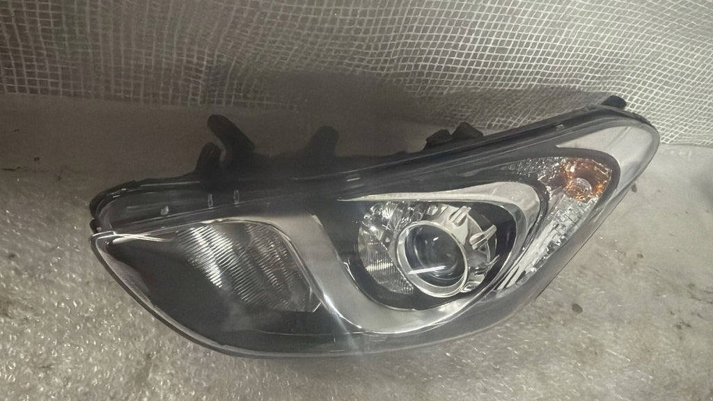 Frontscheinwerfer Hyundai I30 HYUI3012 Links Scheinwerfer Headlight SCH3813698384ah