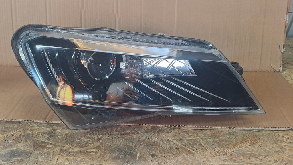 Frontscheinwerfer Skoda Superb III 3V1941016B Xenon Rechts Headlight