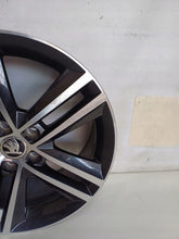 Laden Sie das Bild in den Galerie-Viewer, 1x Alufelge 17 Zoll 7.0&quot; 5x100 46ET 5JA601025D Skoda Rapid Rim Wheel
