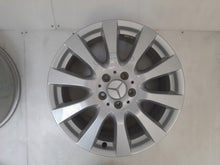 Laden Sie das Bild in den Galerie-Viewer, 4x Alufelge 18 Zoll 8.0" 5x112 67ET Glanz Silber A2514013702 Mercedes-Benz FEL6150378119hw