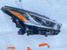 Laden Sie das Bild in den Galerie-Viewer, Frontscheinwerfer Toyota Highlander Rechts Scheinwerfer Headlight