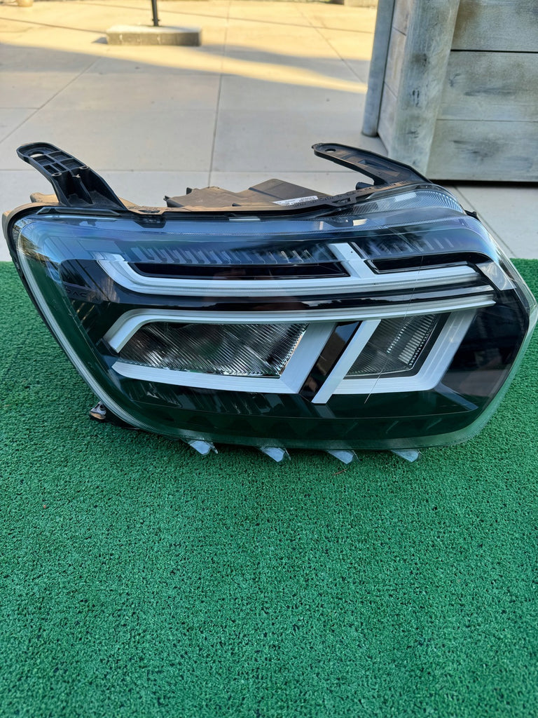 Frontscheinwerfer Dacia Duster 260106194R 260109550R Rechts Headlight