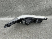 Laden Sie das Bild in den Galerie-Viewer, Frontscheinwerfer Toyota Hilux VIII Links Scheinwerfer Headlight SCH3387295682nq