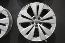 Laden Sie das Bild in den Galerie-Viewer, 4x Alufelge 19 Zoll 8.5" 5x112 20ET Glanz Silber 4M8601025 Audi Rim Wheel FEL8021832675gn