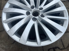 Load image into Gallery viewer, 1x Alufelge 17 Zoll 7.5&quot; 5x112 42ET Glanz Silber 3R0601025E Seat Exeo Rim Wheel