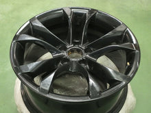 Laden Sie das Bild in den Galerie-Viewer, 1x Alufelge 18 Zoll 8.5&quot; 5x112 29ET Glanz Silber 8T0601025G Audi Rim Wheel