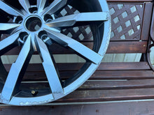 Laden Sie das Bild in den Galerie-Viewer, 1x Alufelge 20 Zoll 5x112 5C0601025AT VW Passat Beetle Rim Wheel FEL2488616860qc