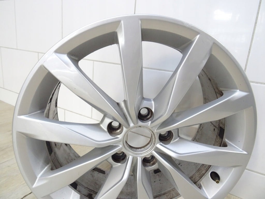 1x Alufelge 17 Zoll 7.0" 5x112 49ET Glanz Silber 5G0601025CH VW I Rim Wheel FEL3750665507pq