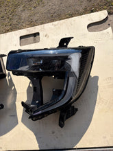Laden Sie das Bild in den Galerie-Viewer, Frontscheinwerfer Renault Master I 260106174R 260609073R LED Rechts oder Links SCH7511666628jx