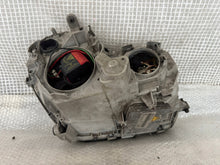 Laden Sie das Bild in den Galerie-Viewer, Frontscheinwerfer Mercedes-Benz W203 A2038203761 Xenon Links Headlight SCH5880726675wp