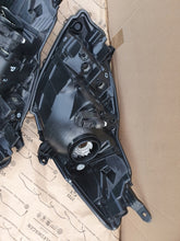 Load image into Gallery viewer, Frontscheinwerfer Toyota Yaris Ein Stück (Rechts oder Links) Headlight