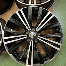 Laden Sie das Bild in den Galerie-Viewer, 4x Alufelge 18 Zoll 7.0" 5x112 43ET Glanz Schwarz 5NA601025 VW Rim Wheel FEL6521410297ke