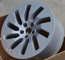 Laden Sie das Bild in den Galerie-Viewer, 1x Alufelge 18 Zoll 8.0" 5x112 26ET Glanz Silber 4K8601025AB Audi A8 A7 FEL1180738239yp