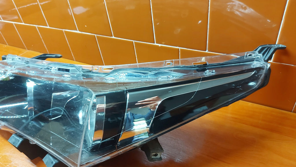 Frontscheinwerfer Toyota Corolla 81150-02E71 LED Ein Stück (Rechts oder Links)