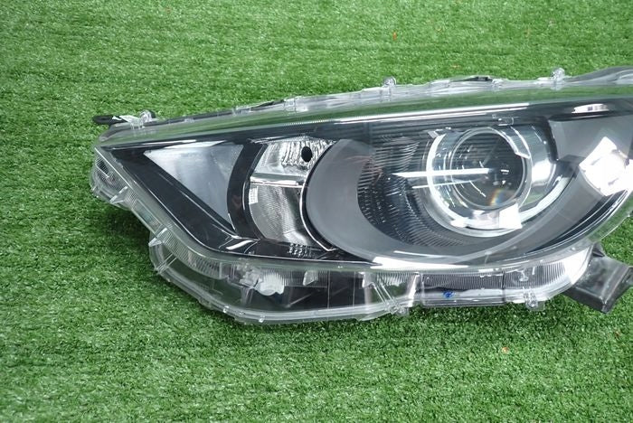 Frontscheinwerfer Toyota Yaris Links Scheinwerfer Headlight SCH4437043752jz