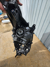 Laden Sie das Bild in den Galerie-Viewer, Frontscheinwerfer Toyota Yaris 0138622 Ein Satz Scheinwerfer Headlight SCH7768963958qo