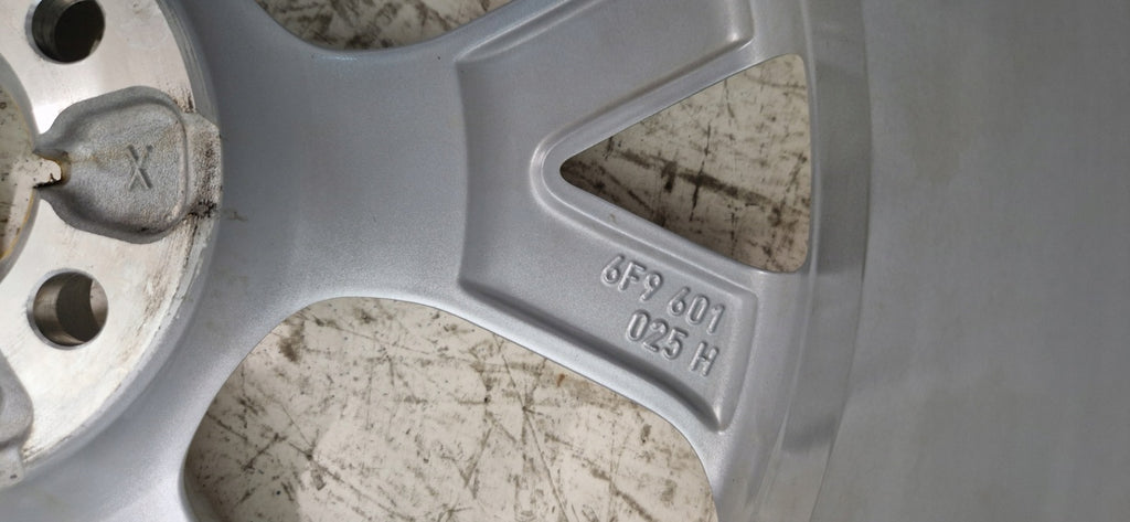 1x Alufelge 17 Zoll 6.5" 5x100 48ET Glanz Silber 6F9601205H Seat Ibiza I FEL5096077604bz